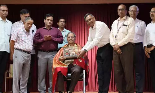 AP: छात्रों से नवीनतम तकनीक पर ध्यान केंद्रित करने का आग्रह AP: छात्रों से नवीनतम तकनीक पर ध्यान केंद्रित करने का आग्रह
