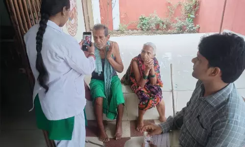 आयुष्मान वय वंदना योजना का कार्ड बनाने जिले में चल रहा अभियान