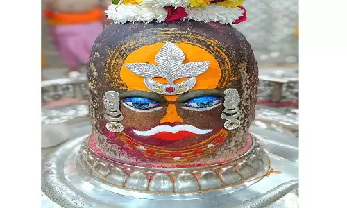 Ujjain : भस्म आरती में भांग से हुआ  महाकाल का शृंगार