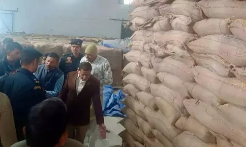 Haryana : मंत्री ने गोदाम प्रभारी के खिलाफ एफआईआर के आदेश Haryana : मंत्री ने गोदाम प्रभारी के खिलाफ एफआईआर के आदेश