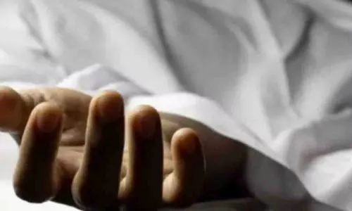 Warangal में रेलवे ट्रैक पर अज्ञात व्यक्ति का शव मिला Warangal में रेलवे ट्रैक पर अज्ञात व्यक्ति का शव मिला
