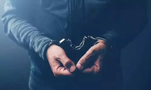 Noida: फर्जी शादी कर पुरुषों को लूटने वाले गिरोह का भंडाफोड़ Noida: फर्जी शादी कर पुरुषों को लूटने वाले गिरोह का भंडाफोड़