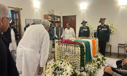 टीएस सिंहदेव ने पूर्व पीएम डॉ मनमोहन सिंह के पार्थिव शरीर पर श्रद्धांजलि अर्पित की