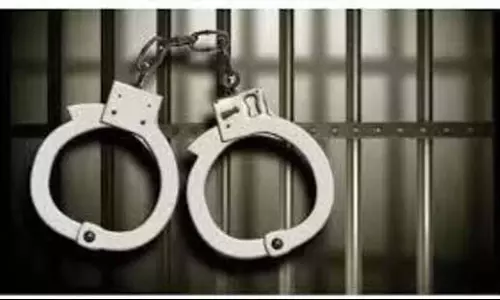 Dhanas में डकैती के आरोप में पुलिस ने तीन लोगों को गिरफ्तार किया
