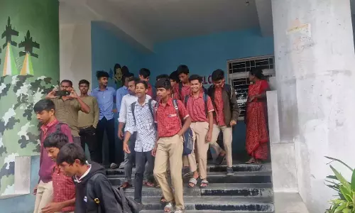NSUI के विरोध प्रदर्शन के बाद चैतन्य स्कूल ने छात्रों के लिए अवकाश घोषित कर दिया