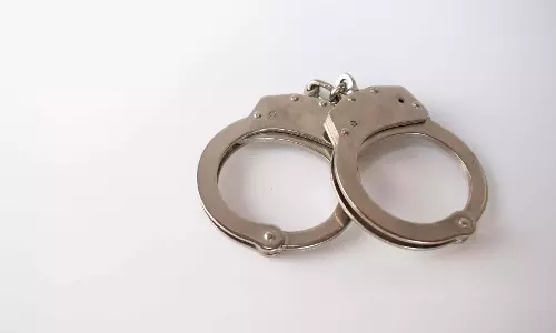 Telangana: पति की हत्या के आरोप में पत्नी और उसकी बहन गिरफ्तार Telangana: पति की हत्या के आरोप में पत्नी और उसकी बहन गिरफ्तार
