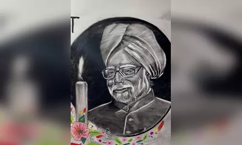 Manmohan Singh: चित्रकार ने कोयले से चित्र बनाकर मनमोहन सिंह को दी श्रद्धांजलि