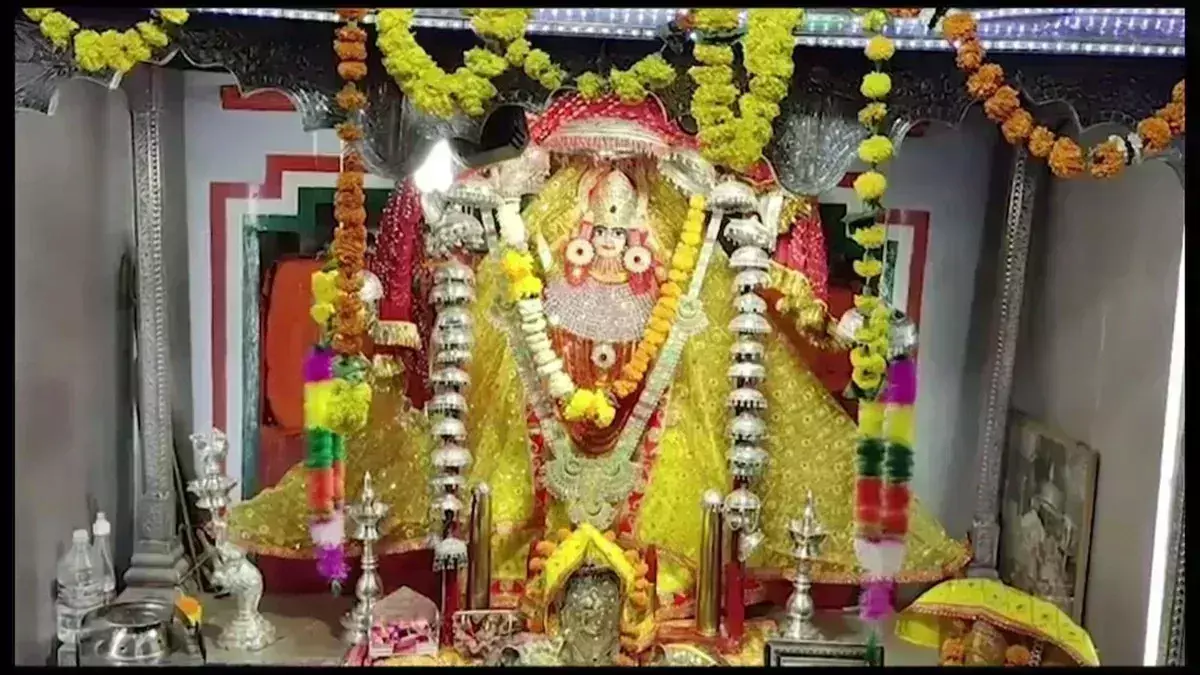 Devi Mandir: राजस्थान का ऐसा अनोखा मंदिर, जिसके आगे पाकिस्तान झुकता है सर Devi Mandir: राजस्थान का ऐसा अनोखा मंदिर, जिसके आगे पाकिस्तान झुकता है सर