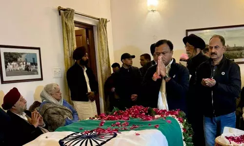 दीपक बैज ने डॉ. मनमोहन सिंह के अंतिम दर्शन कर पुष्पांजलि अर्पित की