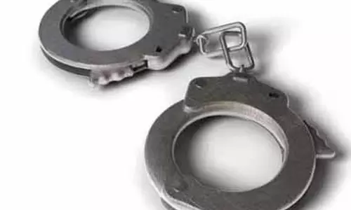 fake उत्तराधिकार प्रमाण-पत्र और जाली कोर्ट फीस चालान जारी करने वाला कोर्ट क्लर्क गिरफ्तार fake उत्तराधिकार प्रमाण-पत्र और जाली कोर्ट फीस चालान जारी करने वाला कोर्ट क्लर्क गिरफ्तार