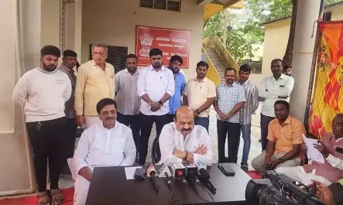 Bommai: गांधी के नाम पर फर्जी कांग्रेस अधिवेशन Bommai: गांधी के नाम पर फर्जी कांग्रेस अधिवेशन