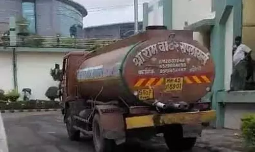 Tanker सप्लाई के कारण बीमारियों का आरोप, पीएमसी जांच शुरू Tanker सप्लाई के कारण बीमारियों का आरोप, पीएमसी जांच शुरू