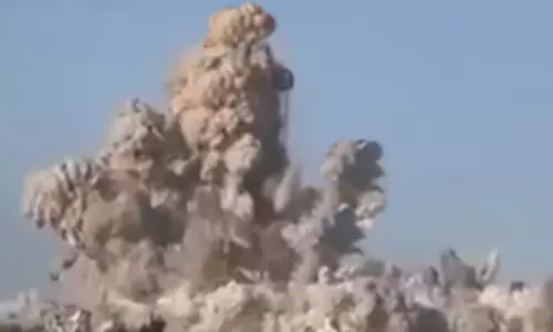 Israel ने यमन के सना और होदेइदाह पर तीव्र हवाई हमले किए Israel ने यमन के सना और होदेइदाह पर तीव्र हवाई हमले किए