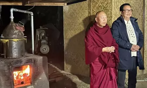 Arunachal : DCM मीन ने गोल्डन पैगोडा में ताई खाम्ती एरोमैटिक हर्बल सौना बाथ का उद्घाटन Arunachal : DCM मीन ने गोल्डन पैगोडा में ताई खाम्ती एरोमैटिक हर्बल सौना बाथ का उद्घाटन