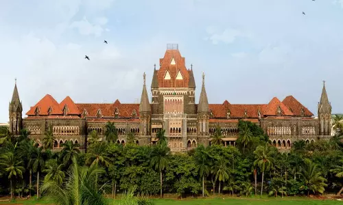 Bombay हाईकोर्ट ने ठाणे नगर निगम को अवैध होर्डिंग के खिलाफ कार्रवाई सुनिश्चित करने का निर्देश दिया