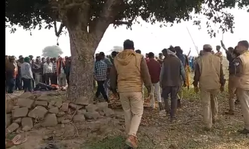 Jhansi: जामुन के पेड़ पर लटकता मिला पति-पत्नी का शव