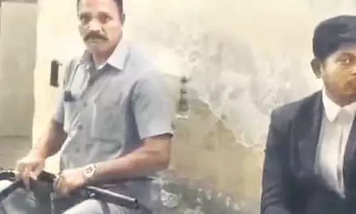 Kalyan court परिसर में सुरक्षा चूक के दो मामलों में 11 पुलिसकर्मी निलंबित किये गए Kalyan court परिसर में सुरक्षा चूक के दो मामलों में 11 पुलिसकर्मी निलंबित किये गए