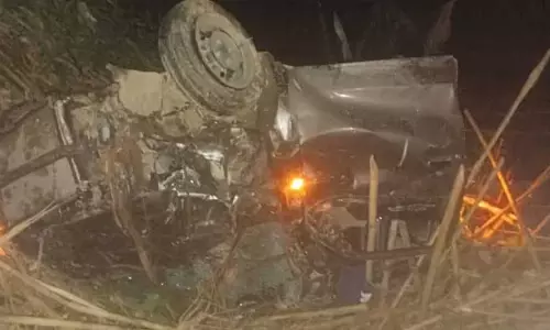 Tripura : जम्पुई हिल्स जा रहा कोलकाता का परिवार वाहन के खाई में गिरने से घायल Tripura : जम्पुई हिल्स जा रहा कोलकाता का परिवार वाहन के खाई में गिरने से घायल