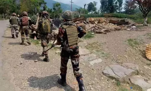 Manipur: इम्फाल पूर्व में ताजा बंदूक और बम हमले से दहशत