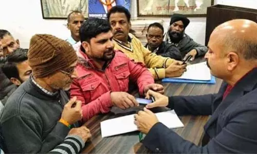 Jammu: युद्धवीर ने जन शिकायत शिविर लगाया Jammu: युद्धवीर ने जन शिकायत शिविर लगाया