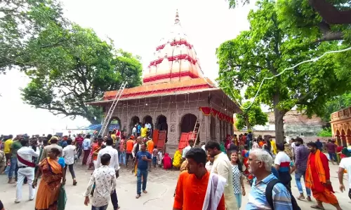 प्रयागराज का यह मंदिर आश्चर्यों से भरा