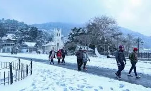 Uttarakhand: अगले 24 घंटों में इन दो जिलों में बर्फबारी की संभावना, IMD ने जारी किया अलर्ट Uttarakhand: अगले 24 घंटों में इन दो जिलों में बर्फबारी की संभावना, IMD ने जारी किया अलर्ट