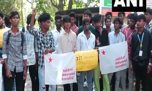 अन्ना यूनिवर्सिटी में छात्र पर कथित यौन हमले के मामले में SFI ने चेन्नई में विरोध प्रदर्शन किया