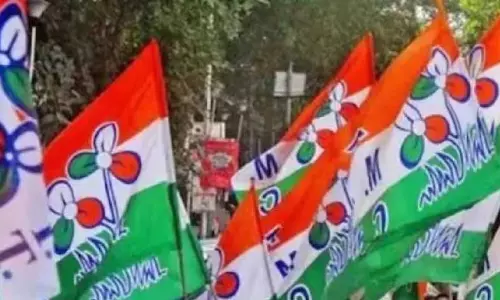 Assam : विभिन्न राजनीतिक दलों के करीब 500 नेता और कार्यकर्ता टीएमसी में शामिल Assam : विभिन्न राजनीतिक दलों के करीब 500 नेता और कार्यकर्ता टीएमसी में शामिल