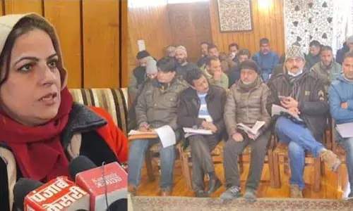 DDC अध्यक्ष बीला ने प्रमुख विकास परियोजनाओं की समीक्षा की DDC अध्यक्ष बीला ने प्रमुख विकास परियोजनाओं की समीक्षा की