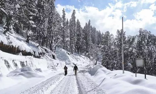 Kashmir की पहाड़ियों में आज बर्फबारी की संभावना Kashmir की पहाड़ियों में आज बर्फबारी की संभावना