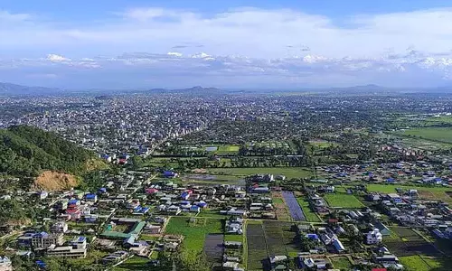 Manipur : हथियारबंद बदमाशों ने हमला किया, स्थानीय लोगों में दहशत Manipur : हथियारबंद बदमाशों ने हमला किया, स्थानीय लोगों में दहशत