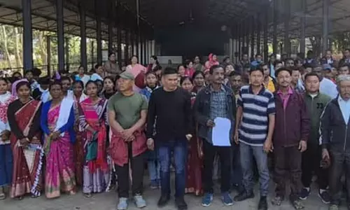 Assam : मार्गेरिटा में गांव प्रधान को हटाने की मांग को लेकर किया प्रदर्शन