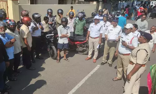 8,242 मोटर चालक हेलमेट-कम ड्राइविंग के लिए बुक किए गए