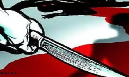 Assam: बुजुर्ग दुकानदार को चाकू मारा, लूटा Assam: बुजुर्ग दुकानदार को चाकू मारा, लूटा
