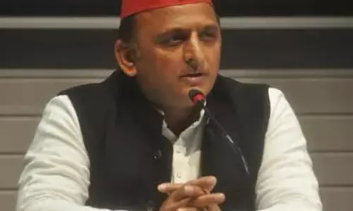 SP ने अखिलेश यादव के खिलाफ की गई टिप्पणी को लेकर शिवसेना नेता संजय निरुपम की आलोचना की