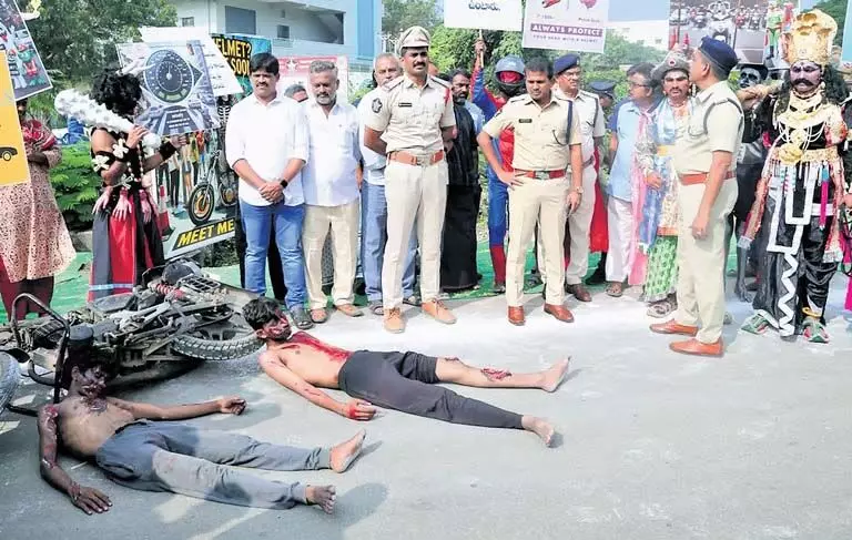 Guntur पुलिस ने शुरू किया सड़क सुरक्षा अभियान