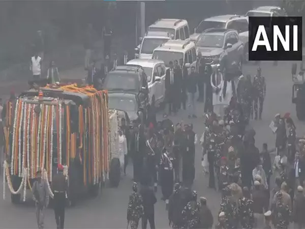 पूर्व प्रधानमंत्री मनमोहन सिंह का अंतिम संस्कार Nigambodh Ghat पहुंचा