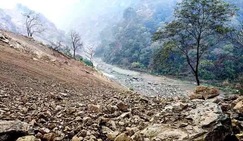 Himachal: कुनाह खड्ड में कचरे की डंपिंग पर कोई रोक नहीं