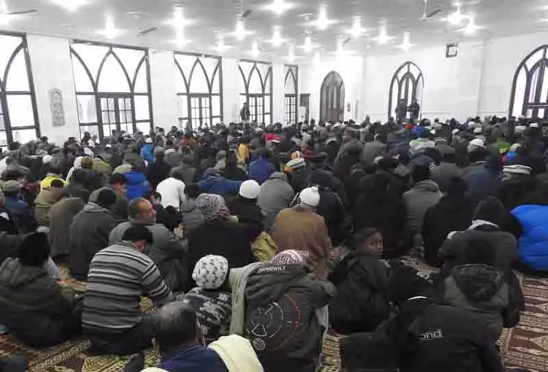 Jalsa Salana: बारिश अहमदियाओं के उत्साह को कम करने में विफल रही Jalsa Salana: बारिश अहमदियाओं के उत्साह को कम करने में विफल रही