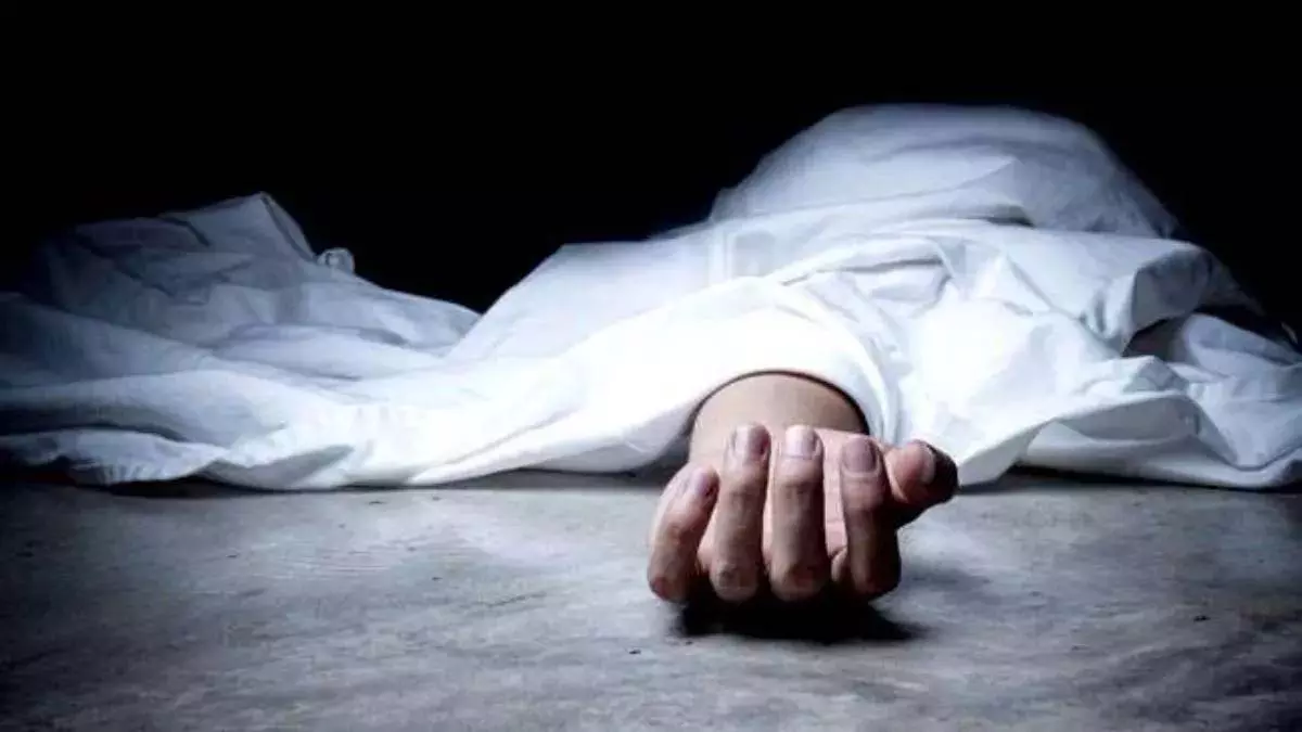 Unnao सड़क हादसे में बाइक सवार मां और बेटे की डंपर से कुचलकर दर्दनाक मौत Unnao सड़क हादसे में बाइक सवार मां और बेटे की डंपर से कुचलकर दर्दनाक मौत