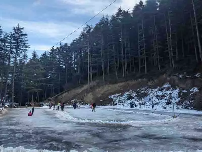 Shimla: एक सप्ताह में ही ओलंपिक आकार का आइस स्केटिंग रिंक बनकर तैयार