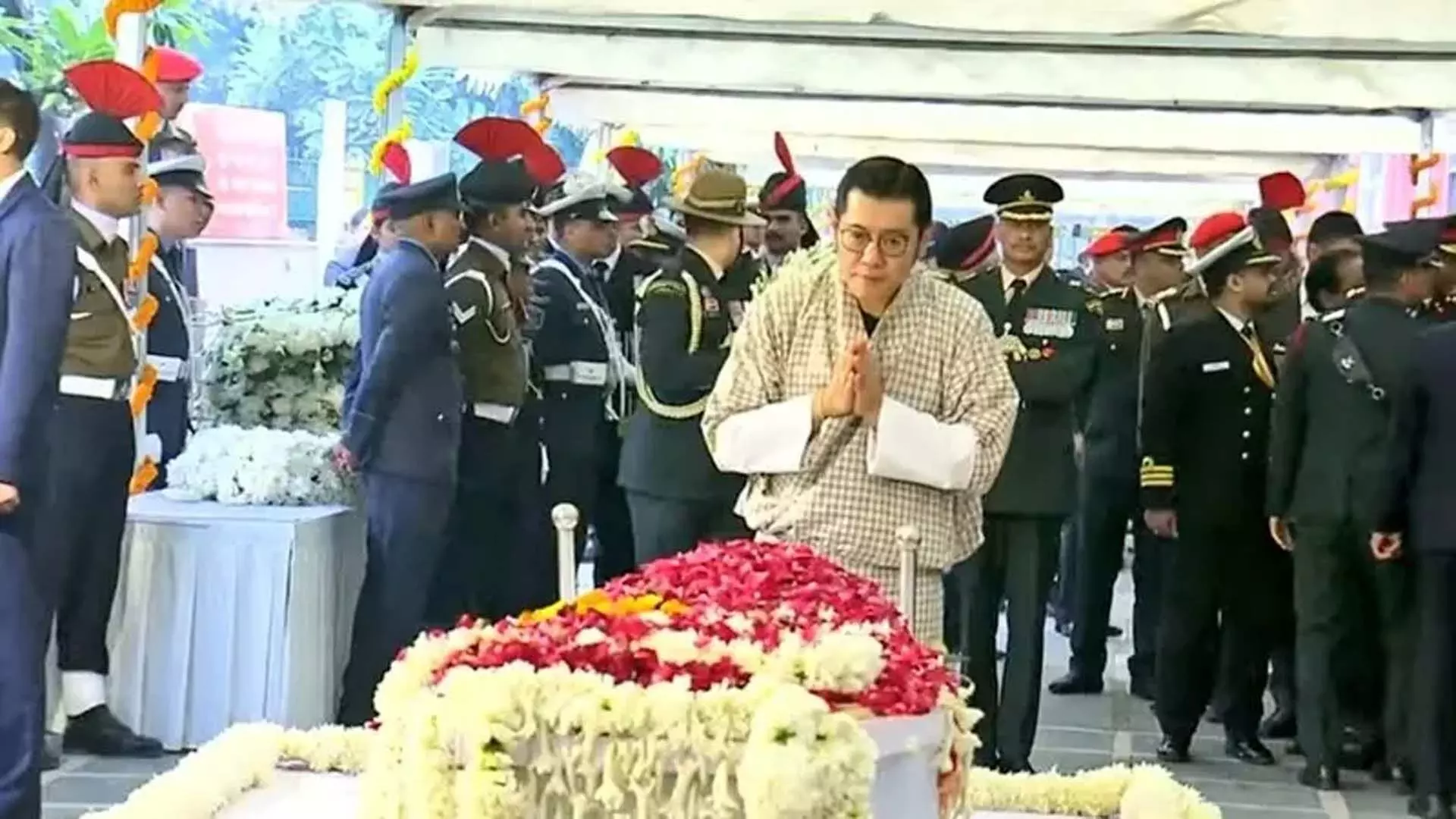 Bhutan King ने पूर्व प्रधानमंत्री मनमोहन सिंह को अंतिम श्रद्धांजलि दी