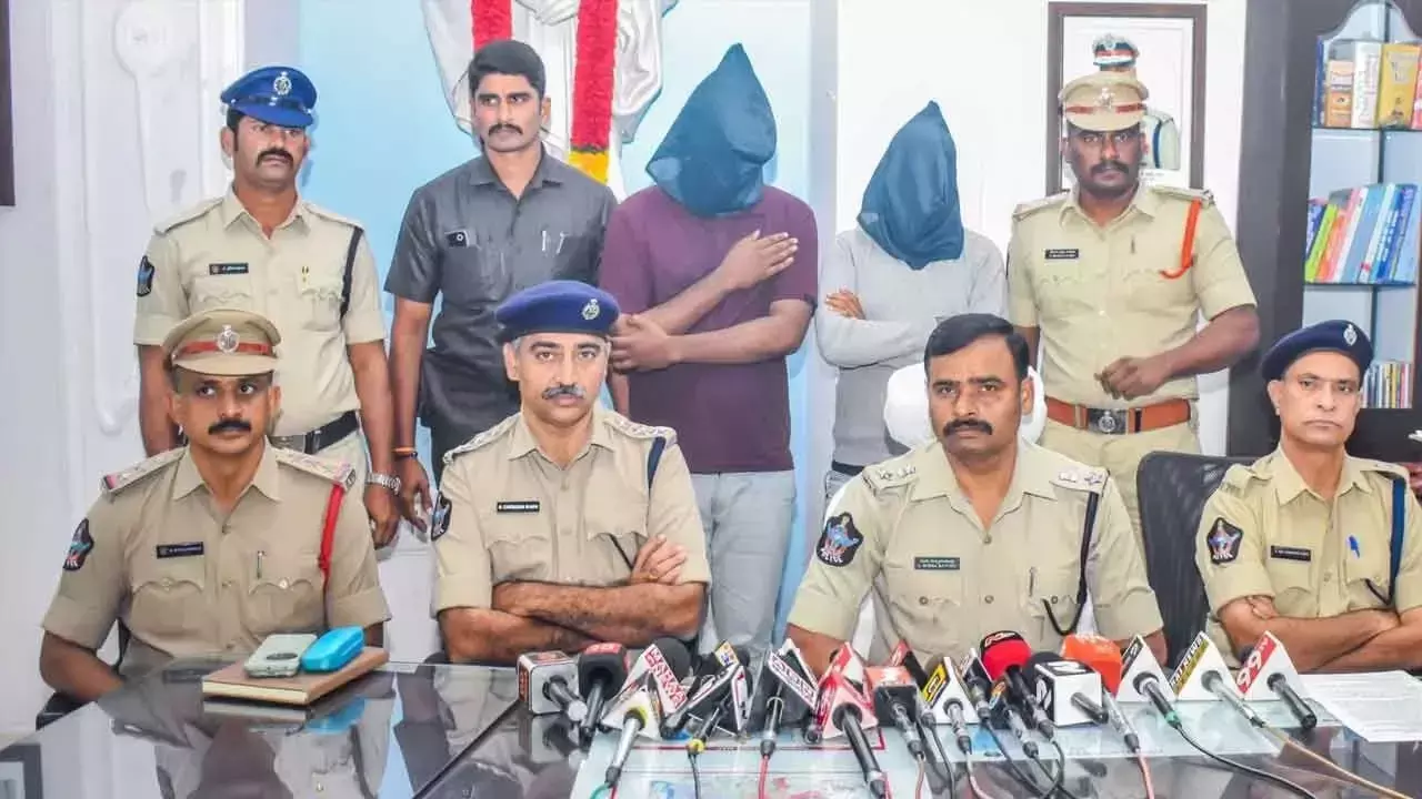 ऋण लेने वालों को परेशान करने के आरोप में ऋण वसूली एजेंट Arrested