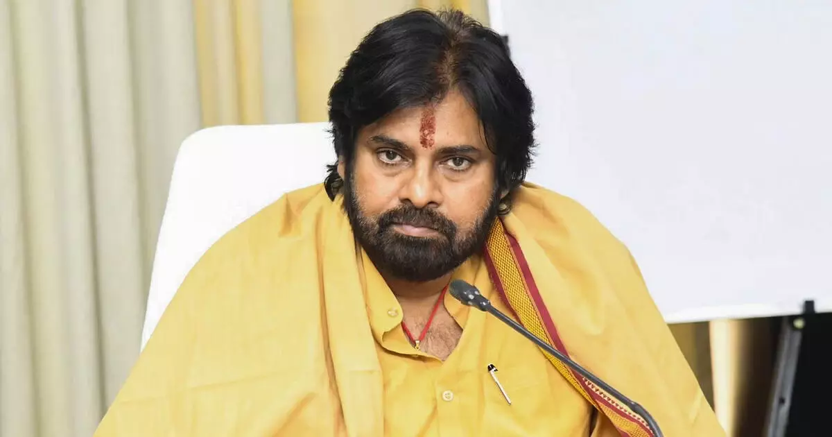 Pawan Kalyan : सरकारी अधिकारियों पर हमला करने वाले राजनीतिक नेताओं को बख्शा नहीं जाएगा