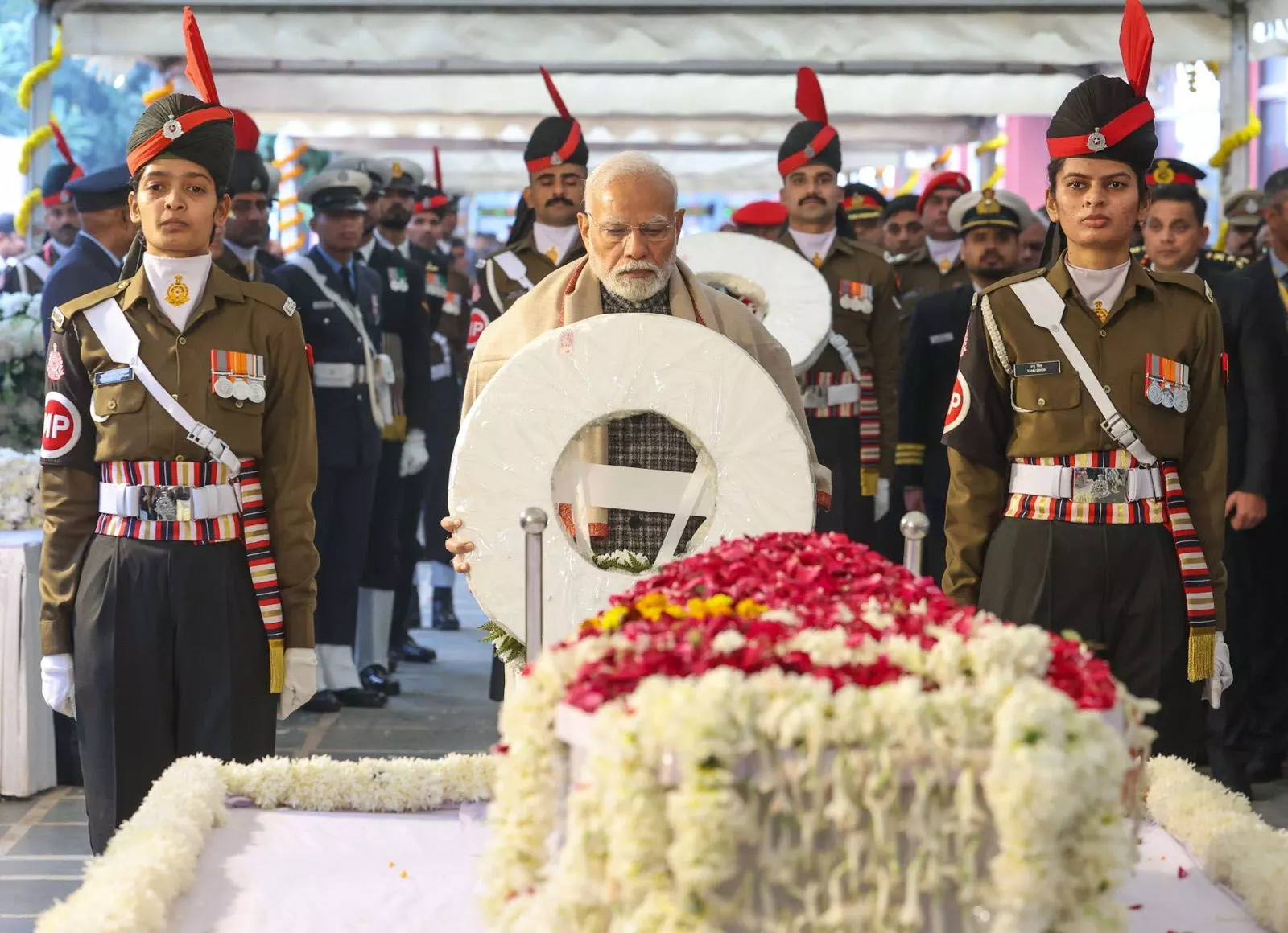 देश के प्रति उनकी सेवा को हमेशा याद रखा जाएगा, पीएम मोदी ने मनमोहन सिंह को दी अंतिम श्रद्धांजलि