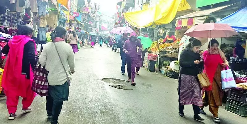 अरसे बाद हमीरपुर में हुई बारिश, किसानों को राहत