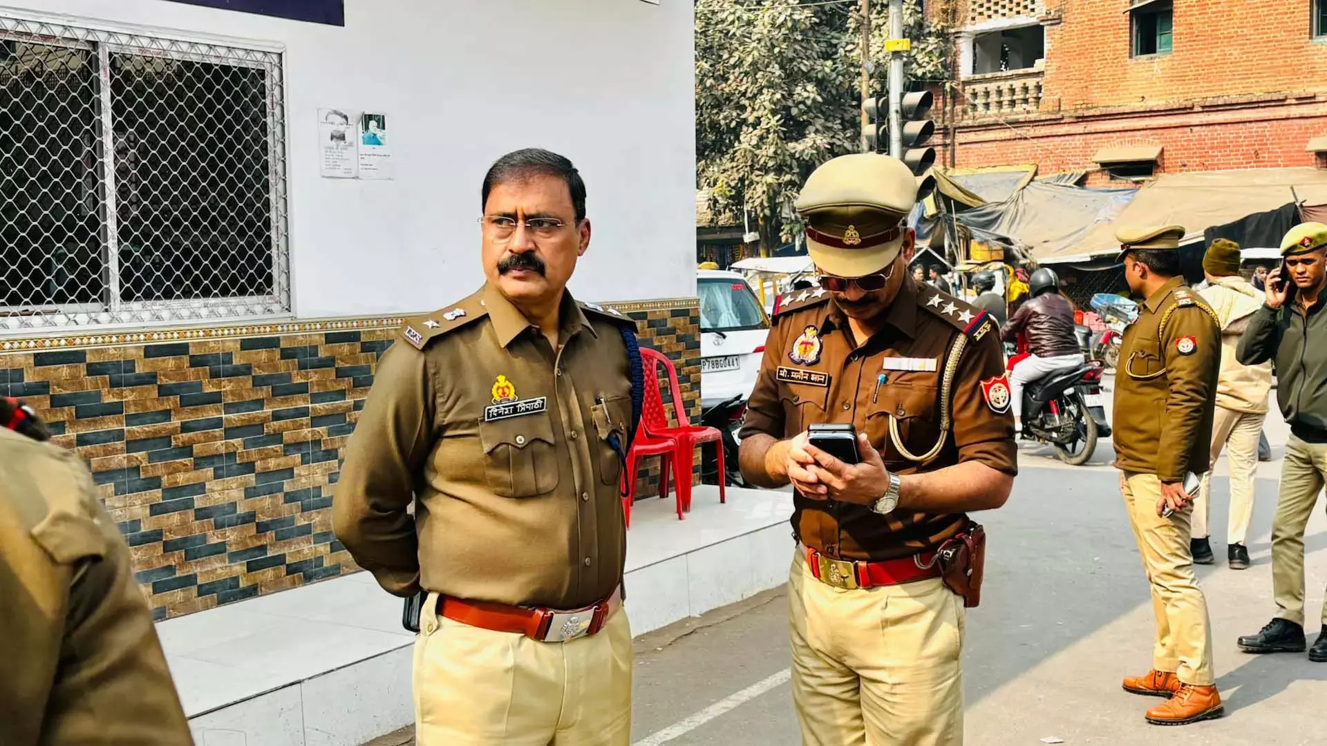 UP: उद्योगपति को जान से मारने की धमकी, व्यापार करना है तो पैसे देने होंगे... UP: उद्योगपति को जान से मारने की धमकी, व्यापार करना है तो पैसे देने होंगे...