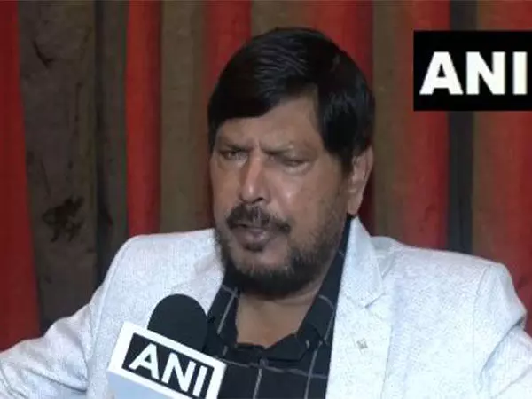 गृह मंत्रालय मनमोहन सिंह को समर्पित एक स्मारक बनाने पर विचार कर रहा है: Ramdas Athawale