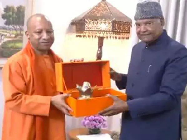 Yogi ने पूर्व राष्ट्रपति कोविंद, मिजोरम के नवनिर्वाचित राज्यपाल वीके सिंह को महाकुंभ के लिए किया आमंत्रित