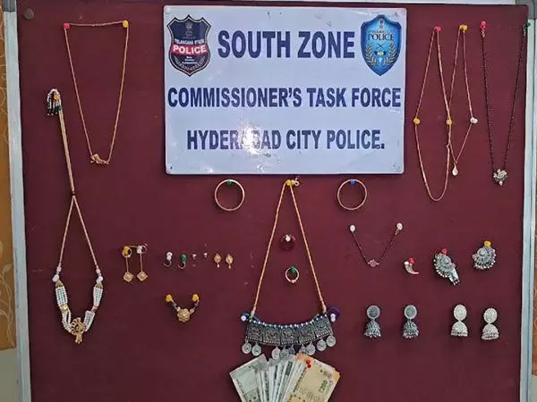 Hyderabad पुलिस ने आभूषणों की चोरी का नाटक करने के आरोप में नाबालिग को किया गिरफ्तार